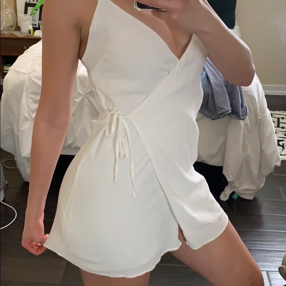 WHITE TOBI WRAP DRESS 👗 SOOOO CUTE 😍